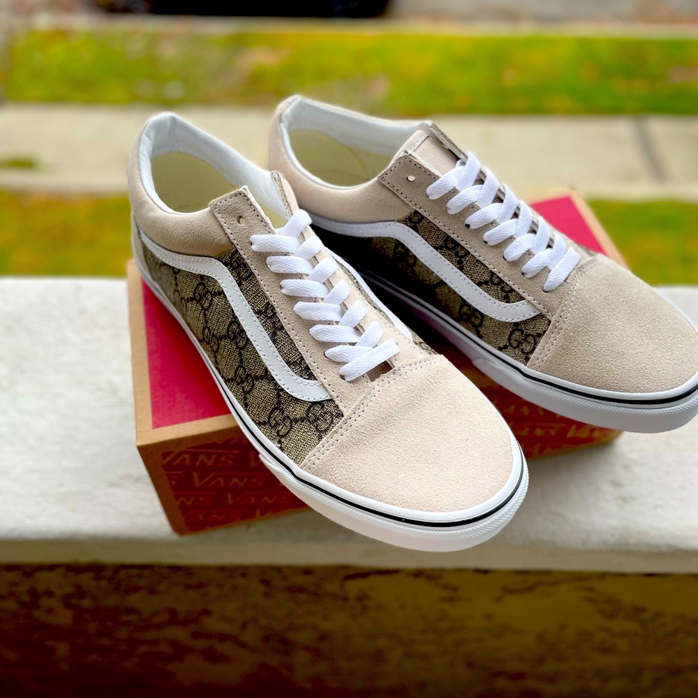 Custom Vans - Picture 3 of 7